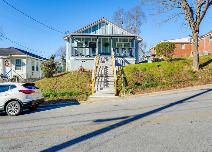 Walk Downtown: Charming Rome Abode W/ Yard!