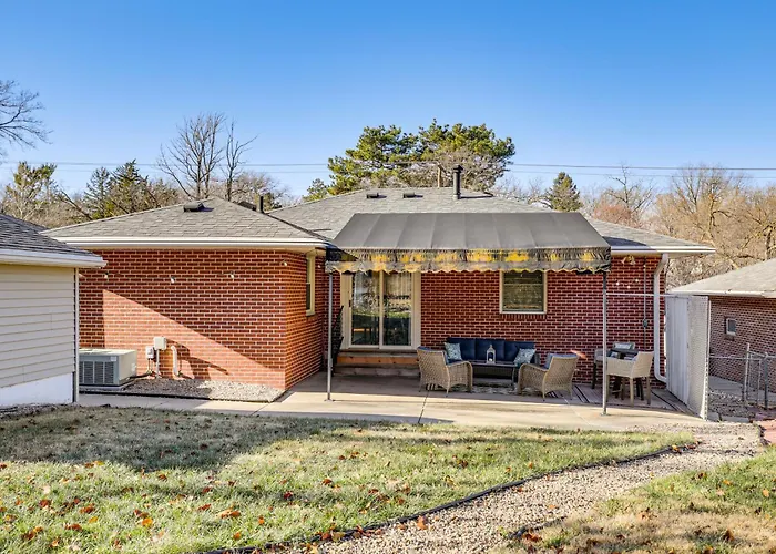 Fox Run Bungalow W/ Patio & Yard In Lincoln!