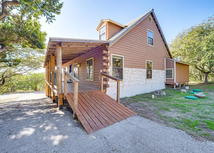 5 Mi To Dtwn Dripping Springs: Cabin W/ Jacuzzi!