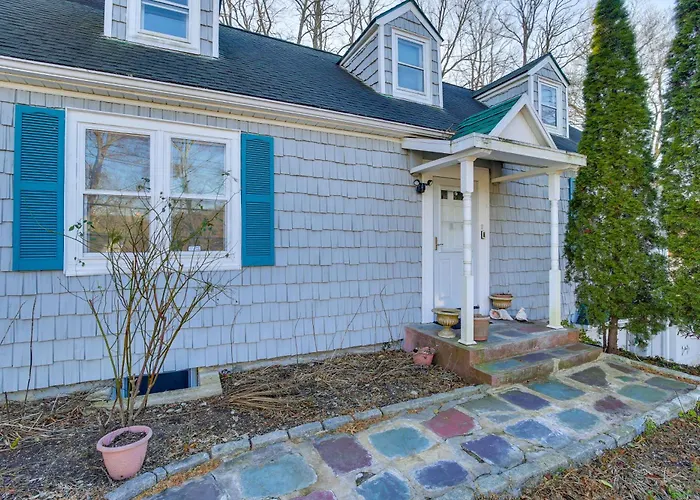 3 Mi To Downtown: Spacious White Plains Home
