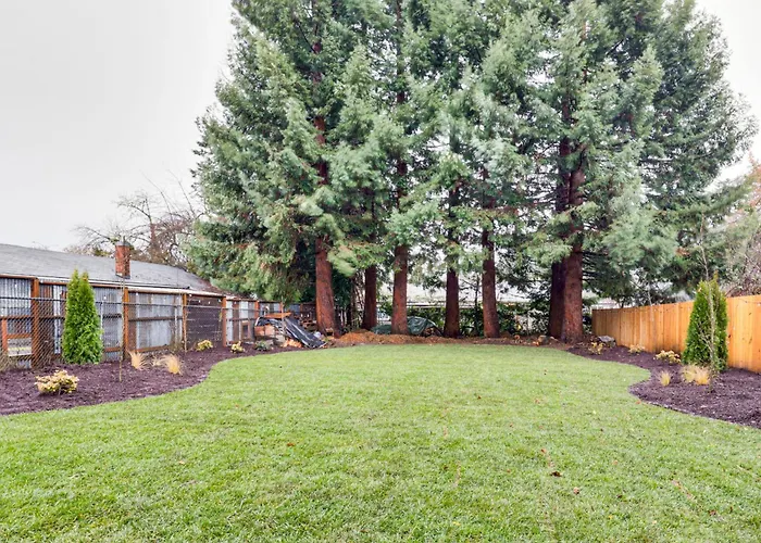 Walkable Location: Quaint Cottage In Forest Grove!
