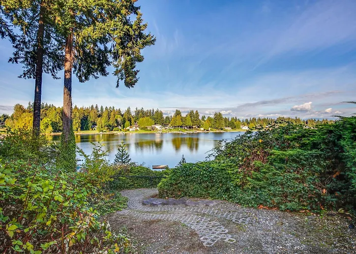 Lakefront Home W/ Fire Pit, Dock In Kent!