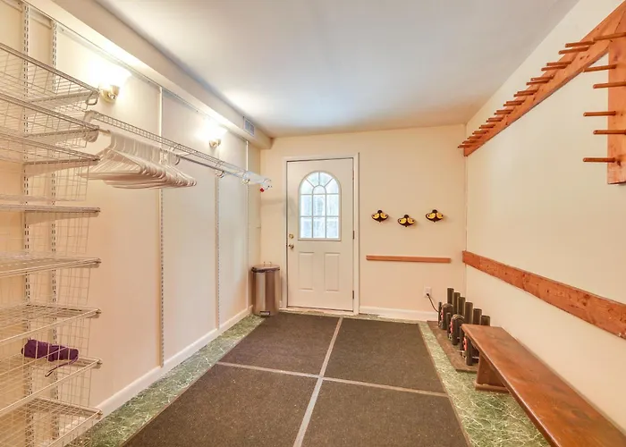 1 Mi To Sugarbush Resort: Dog-Friendly Home!