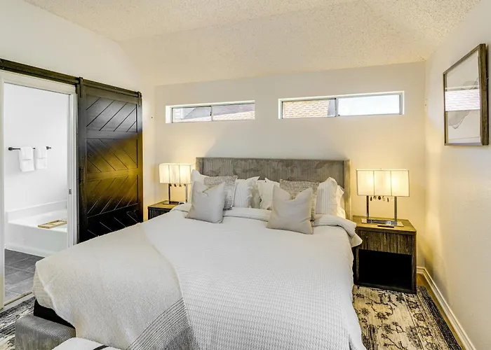 1/2 Mi To Frisco Commons! Family Getaway W/ Patio