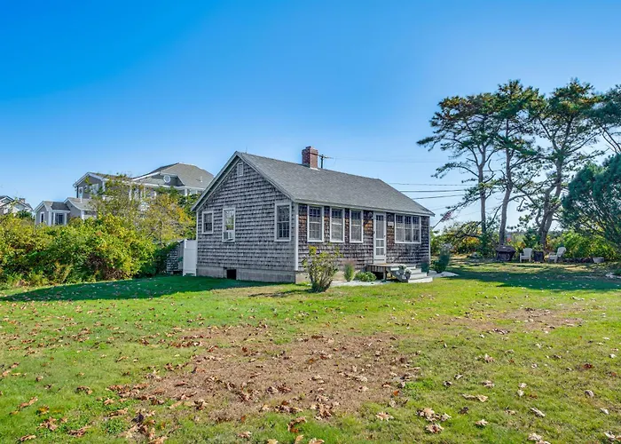 Steps To North Hampton Beach: Cottage W/ Deck!