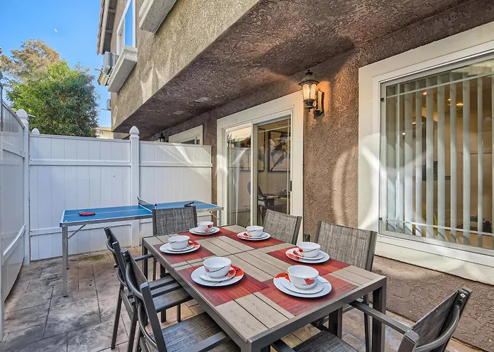 Stylish- Multi-Level- Patio- Games - Fast Wifi-Cm3