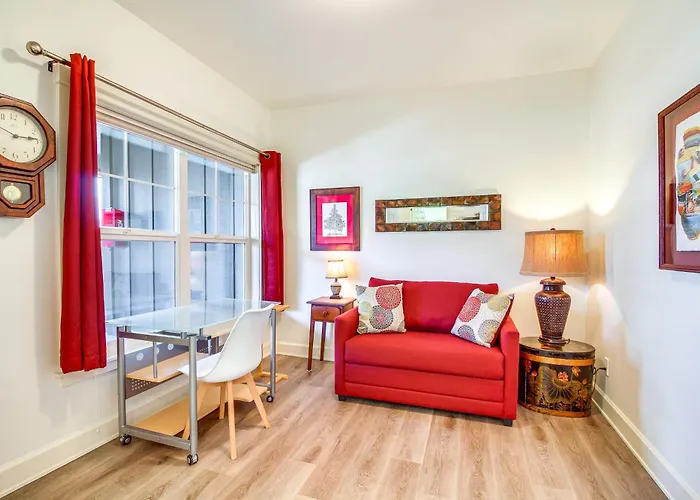 Riverfront Apt In Old Town Florence!