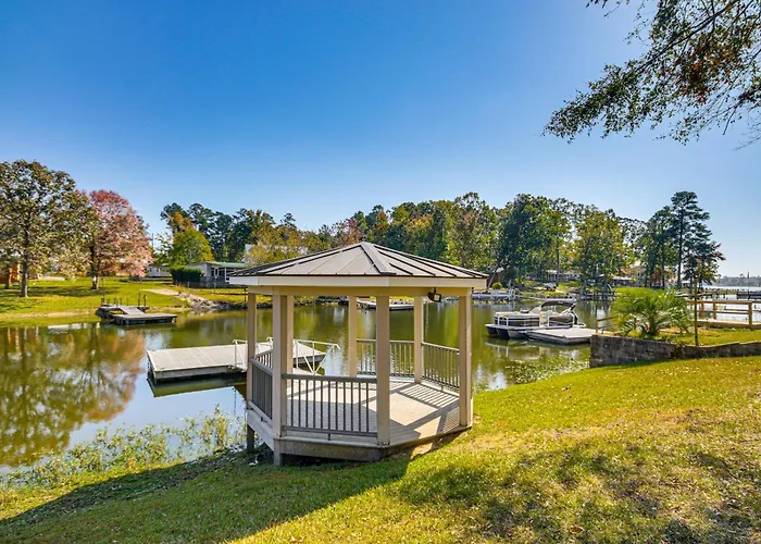 Walk To Marina! Prosperity Home W/ Screened Porch