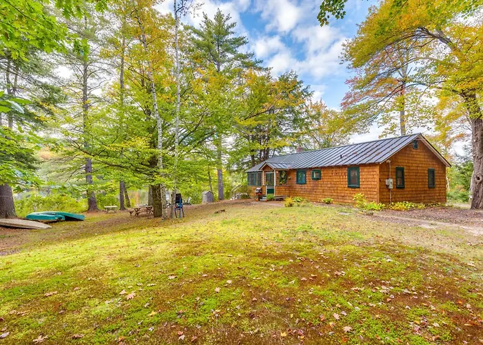 Idyllic Lakefront Cottage Near Mount Sunapee