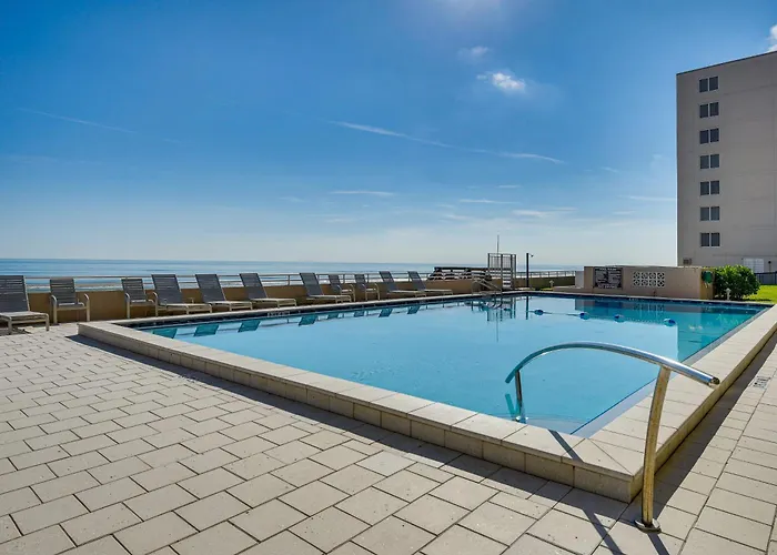 Beachfront Condo W/ Pool Access In Ponce Inlet