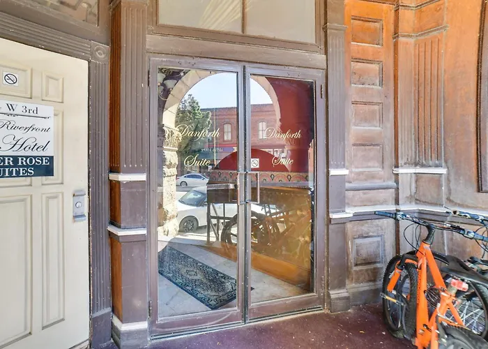 Downtown Yankton Suite: Walk To Restaurants!
