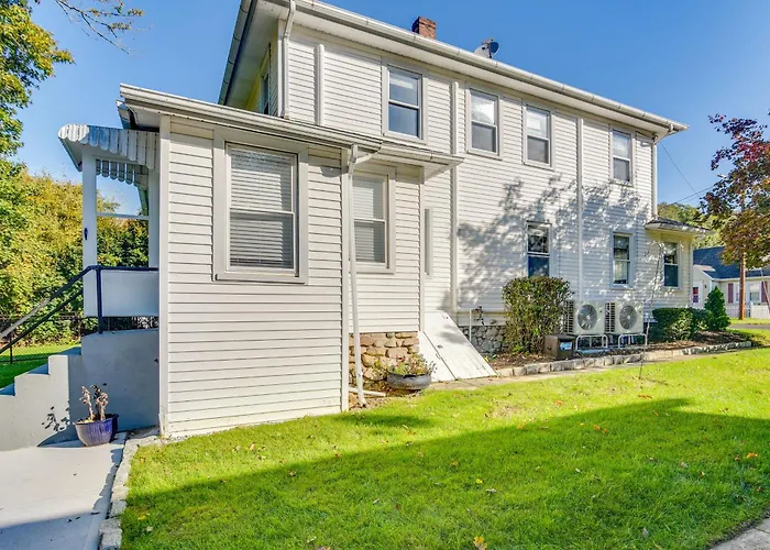 Lovely Westerley Home W/ Yard & Grill!