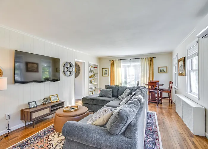 Lovely Westerley Home W/ Yard & Grill!
