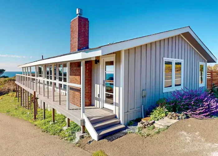Panoramic Ocean View Home In Elk With Beach Access