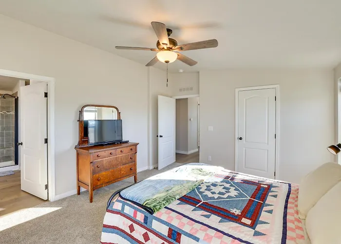 Peaceful Deary Vacation Rental W/ Deck & Views!