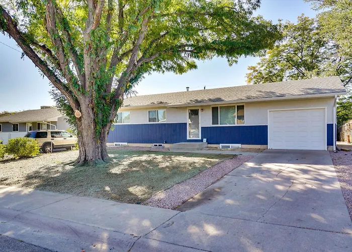 Quiet Pueblo Home W/ Pool Table, 5 Mi To Downtown!