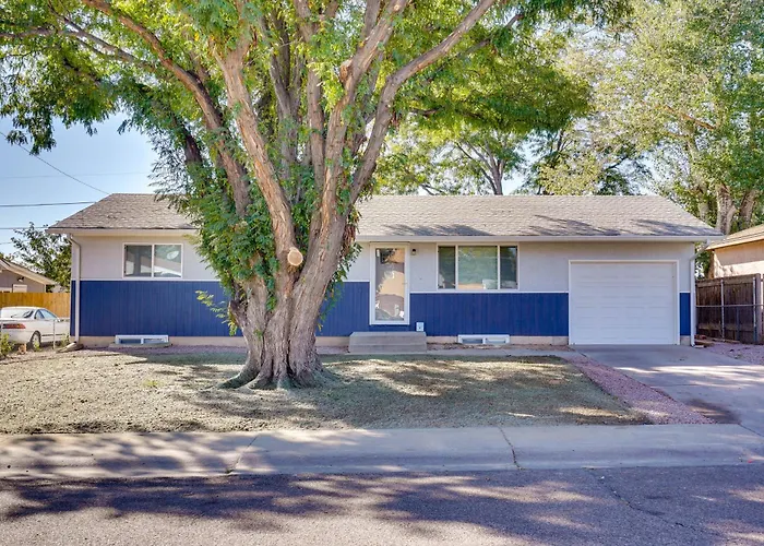 Quiet Pueblo Home W/ Pool Table, 5 Mi To Downtown!