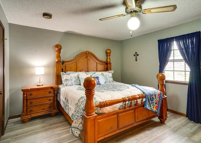 Patio & Grill! Charming 'Lake Charles Landing Pad'