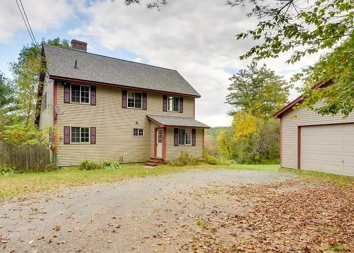 Charming Putney Home: Porch, Grill & Hiking Trails