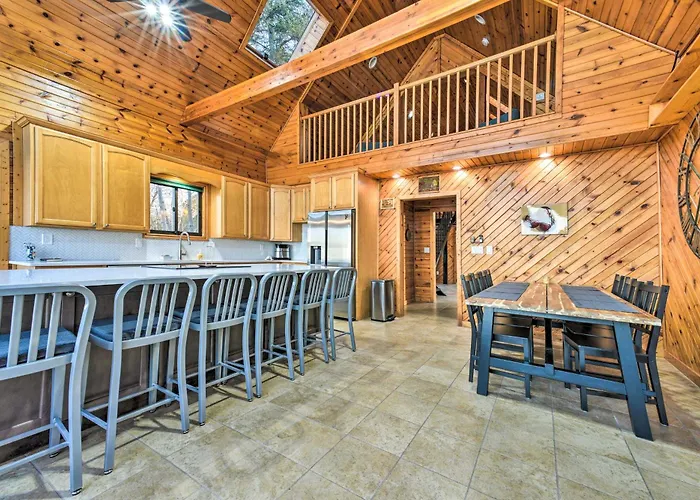 Lakefront Applegate Retreat W/ Private Beach!