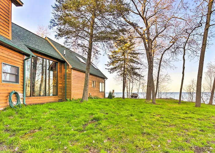 Lakefront Applegate Retreat W/ Private Beach!