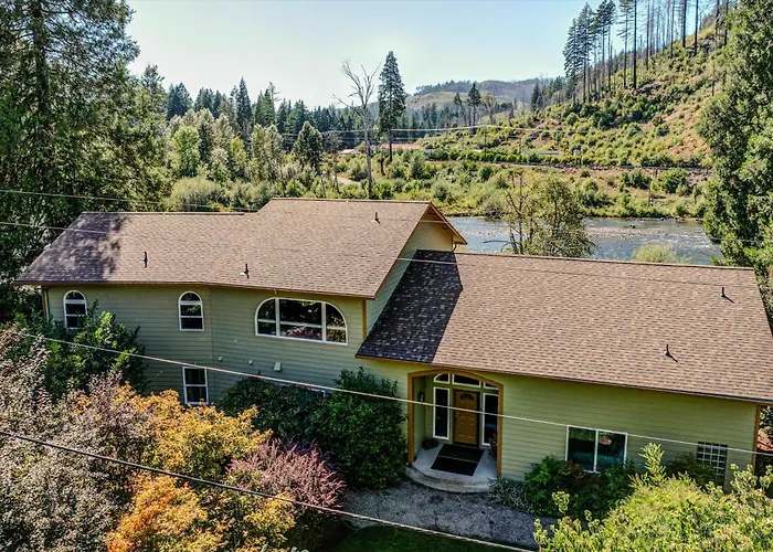 On Mckenzie River! Home W/ Scenic Sunroom