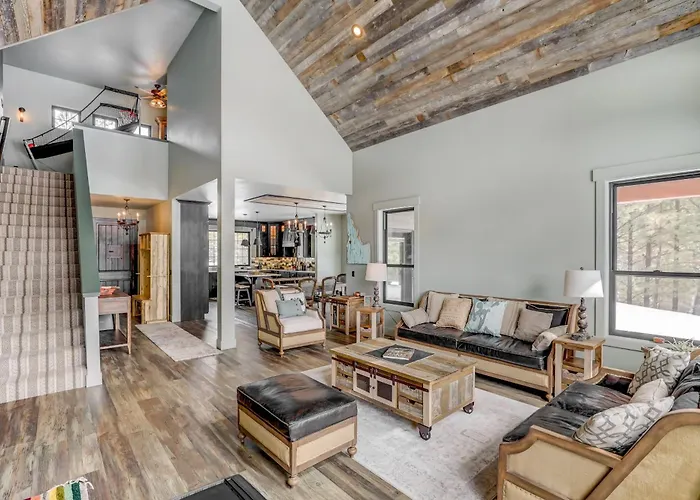 Camp 95 - Stunning Mountain Home - 4.5 Acres - Views - Hot Tub - Pet Friendly - Private