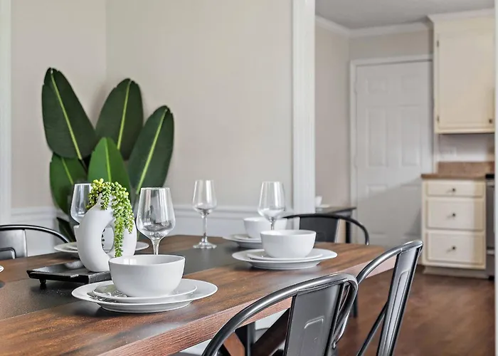 *New* Cozy / Near Mtsu / Getaway ~ Sleeps 8+