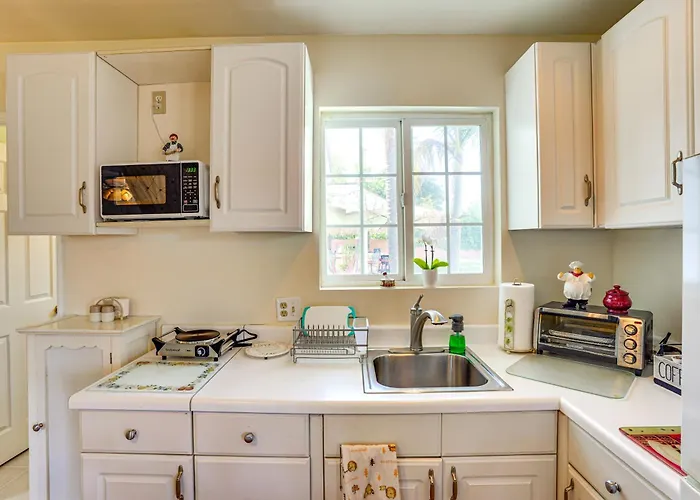 Cozy Couple'S Oasis W/ Pool: 3 Mi To Disneyland!