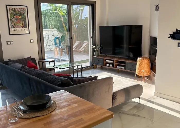 5 Km To Alacati, Luxury Villa With Garden And Pool