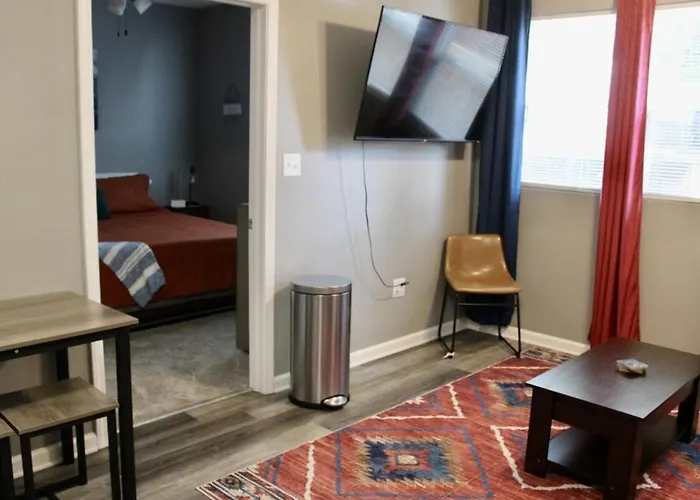 Little Rock Haven: Near Museums | Parks | Pets