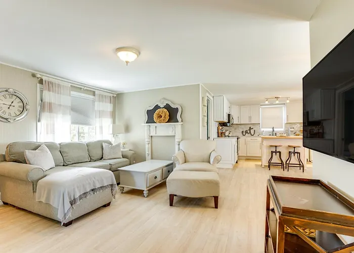 Pet-Friendly Harrison Home: 1 Mi To Wilson St Park
