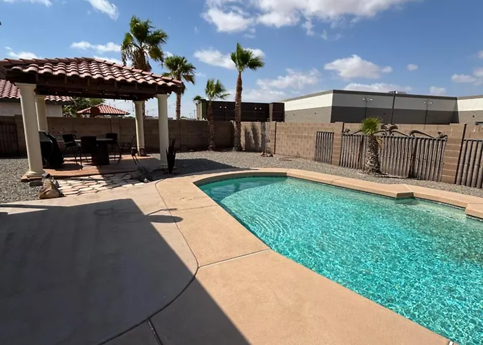 Sparkling Foothills Home 3 Bed And Loft 2 Bath Pool Home - 14 Day Minimum