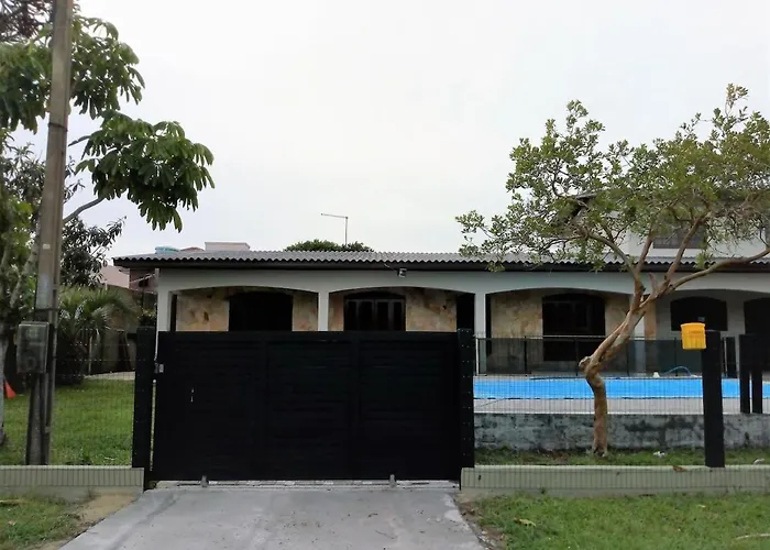Casa Geminada Com Piscina Exclusiva