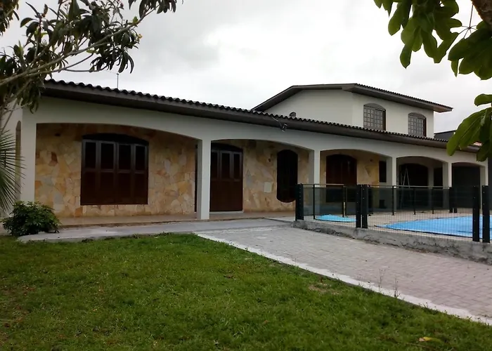 Casa geminada com piscina exclusiva