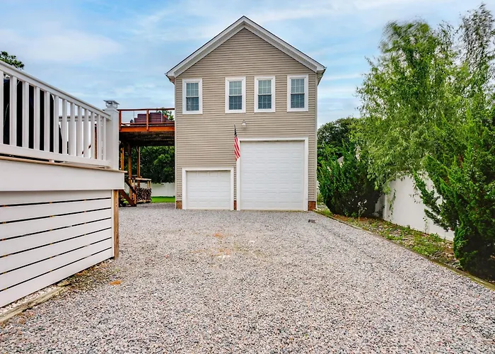 Walk To East Beach: Apt W/ Outdoor Space