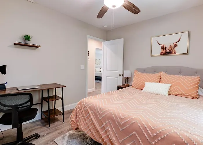 Rustic Chic Mountain Home 15 Min From Dt Asheville