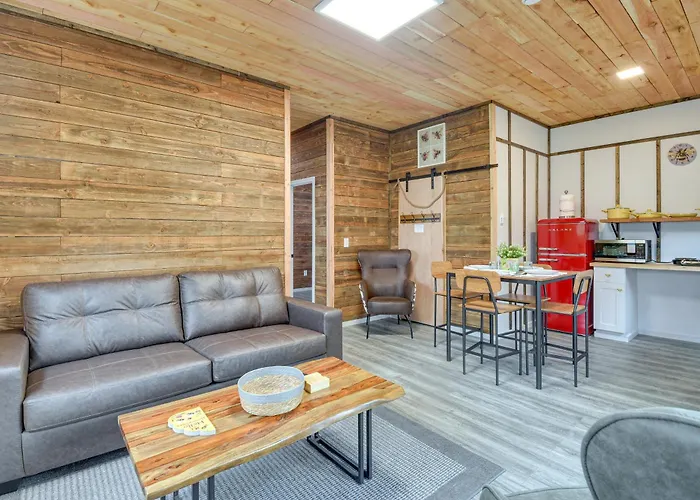 Near 'Twilight' Sites & Scenic Hikes: Forks Apt