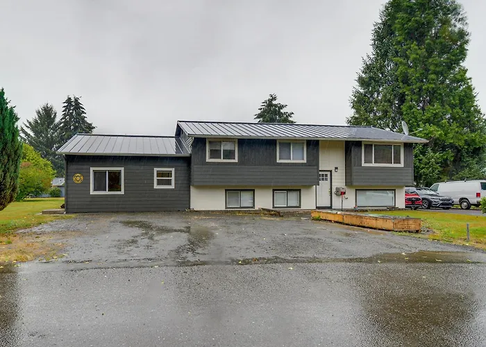 Near 'Twilight' Sites & Scenic Hikes: Forks Apt