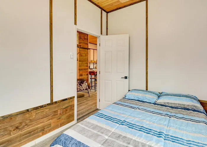 Near 'Twilight' Sites & Scenic Hikes: Forks Apt