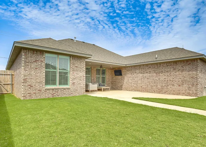 8 Mi To Texas Tech: Spacious Lubbock Home