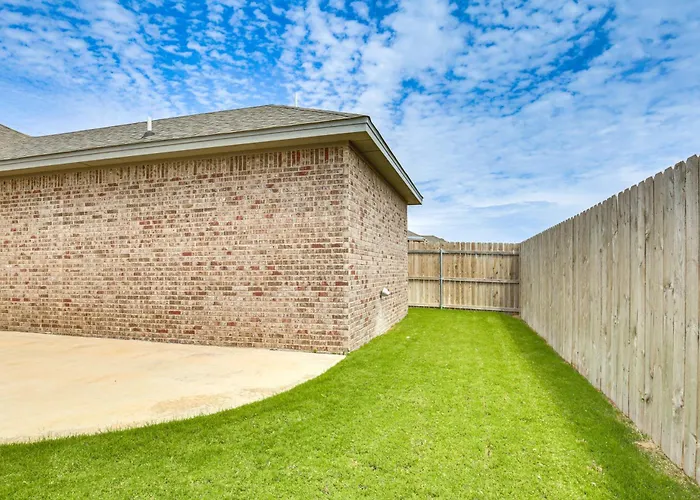 8 Mi To Texas Tech: Spacious Lubbock Home