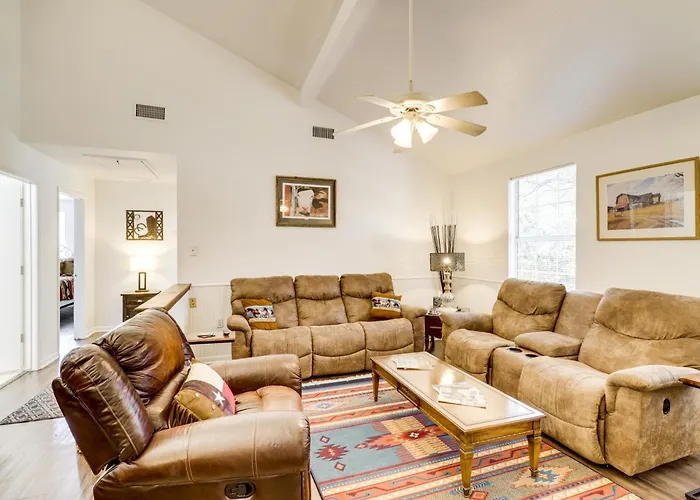 1 Mi To Downtown & Shopping: Quiet Brenham Home
