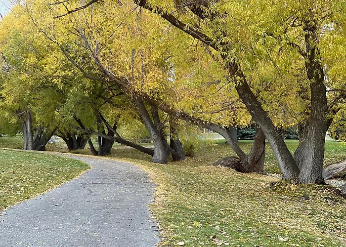 Falls & Fields-Stylish Stay In The Heart Of Idaho Falls