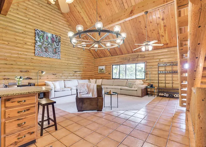 Ski, Hike & More: Homey Huntsville Retreat!