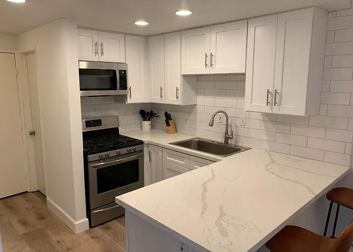 Beautifully Remodeled 2Br Prime Irvine Location