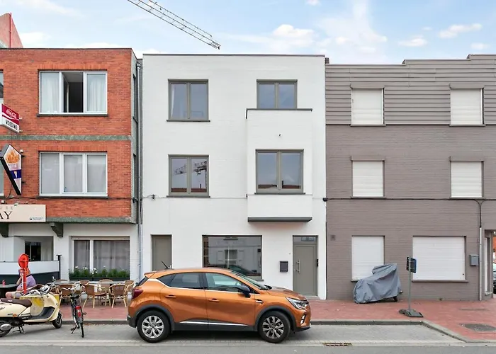 Spacious Terraced House, Center Of Knokke