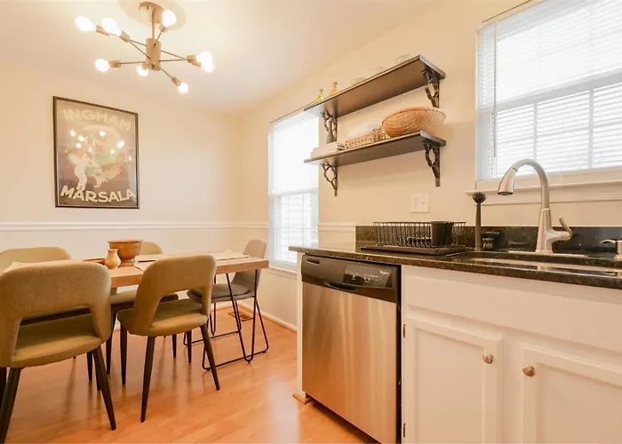 Townhome In Northern Virginia, Close To Dc, Pets Okay, Fenced Yard, Fast