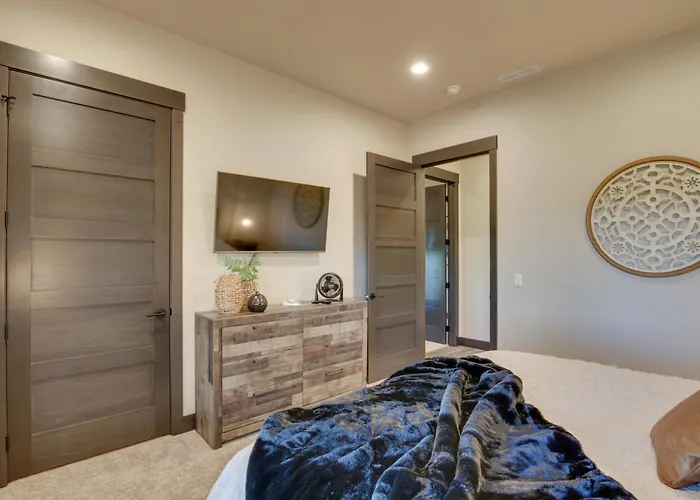 South Dakota Retreat W/ Hot Tub, Fire Pit & Grill!