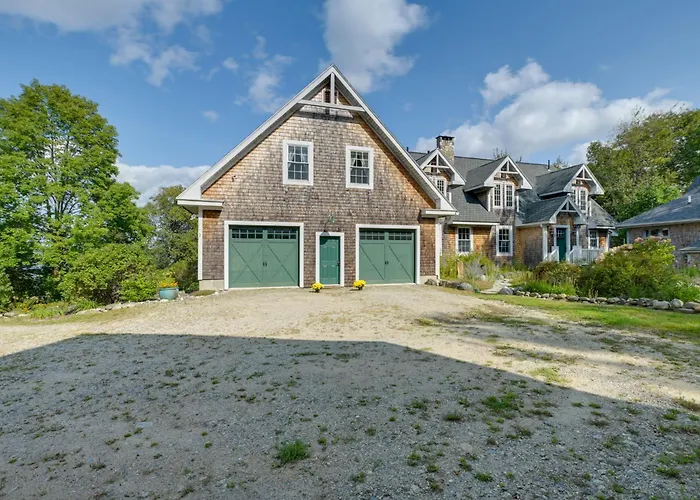 Beachfront Brooklin Studio With Private Balcony!
